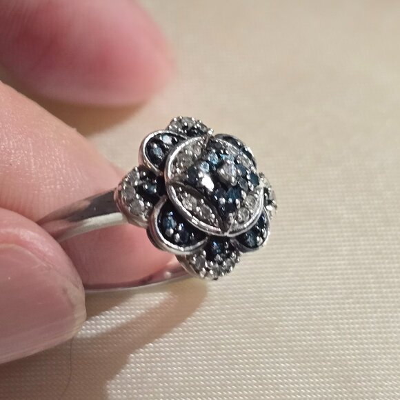 Blue and White Diamond Vintage-Style Clover Ring - Size 7 - Picture 8 of 9